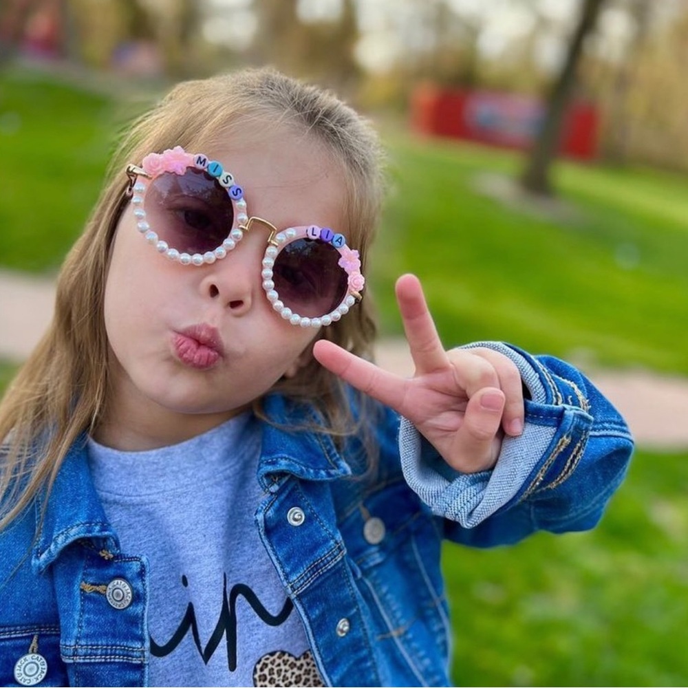 Chic Girls Round Sunglasses with Pearls and Hearts - Supercute! - Picture 9 of 11